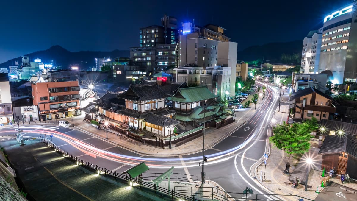 夜の道後温泉や印象的な風景