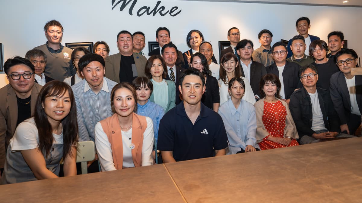 松山市で開催された愛媛県人会異業種交流会の参加者集合写真